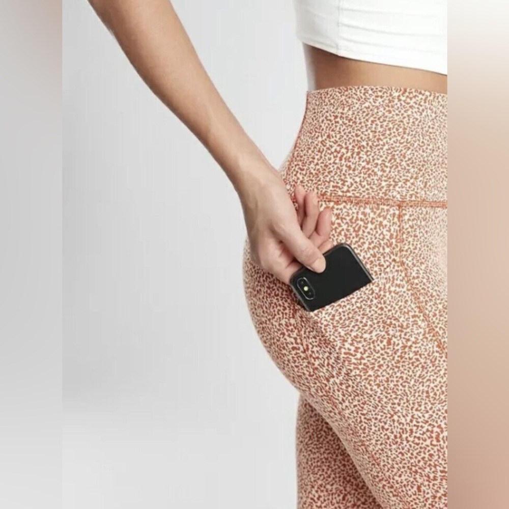 Athleta Salutation Stash Pocket 7/8 Tight